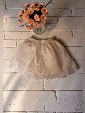 Express Cream White Lace Hem Full Mini Skirt Size 4 EUC